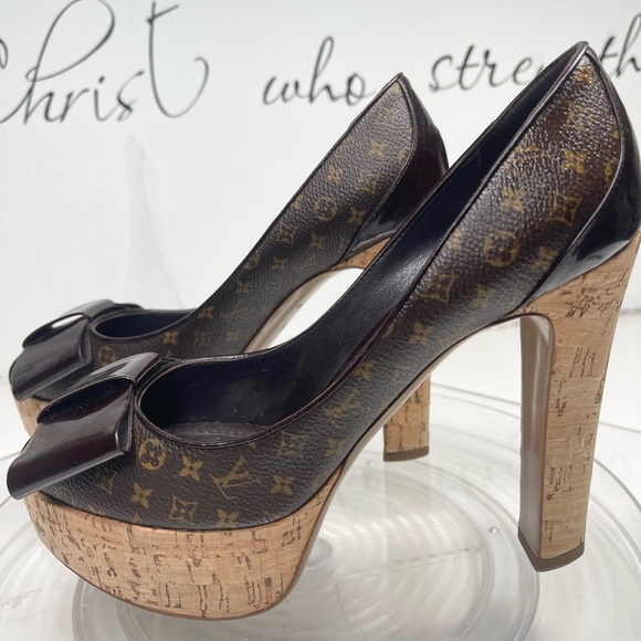 LOUIS VUITTON Rivoli heels - Picture 1 of 13